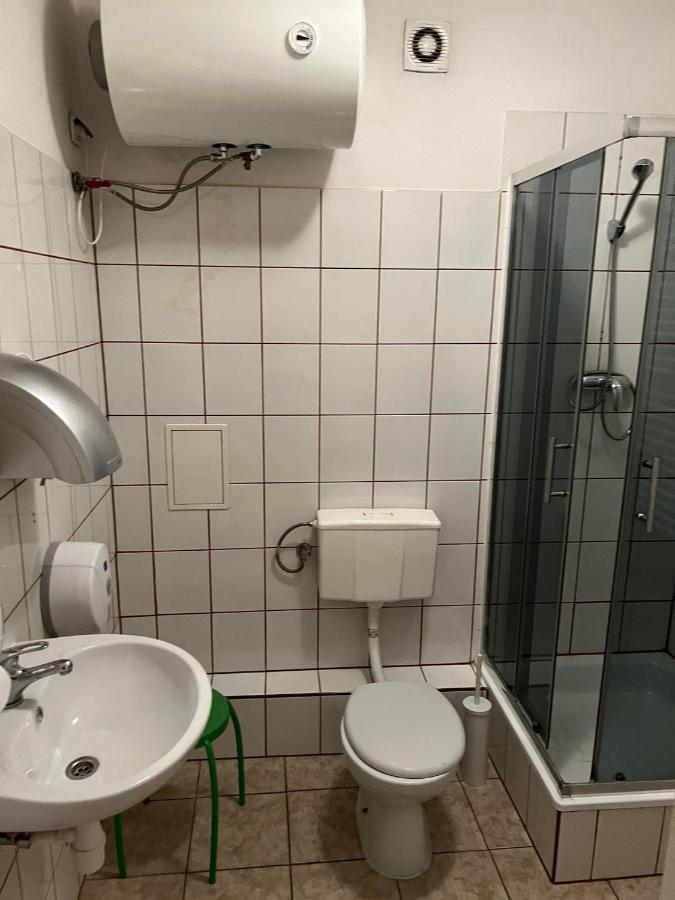 50 People Bis Apartment Краков Экстерьер фото