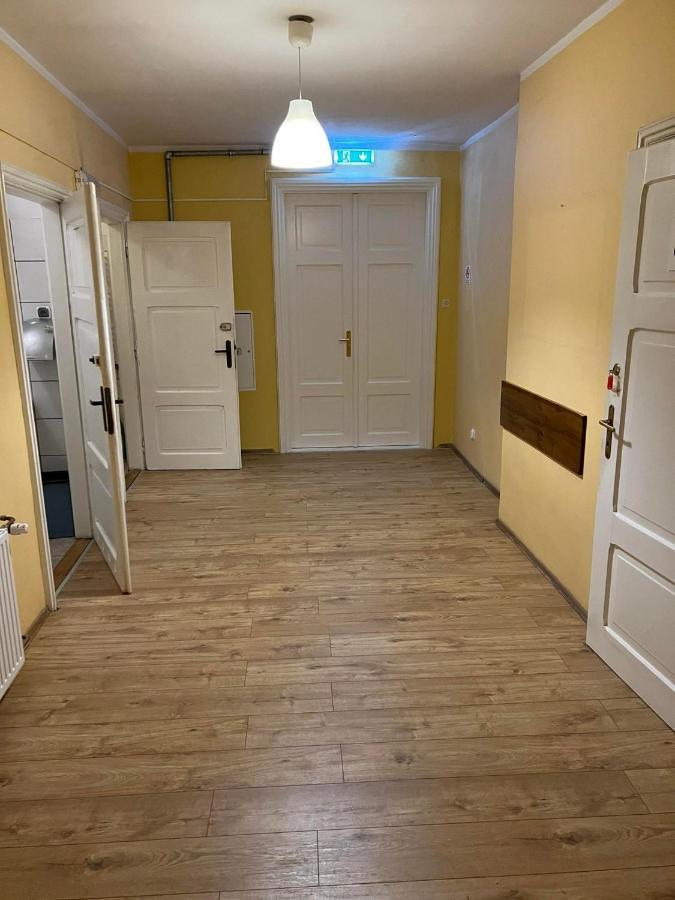 50 People Bis Apartment Краков Экстерьер фото