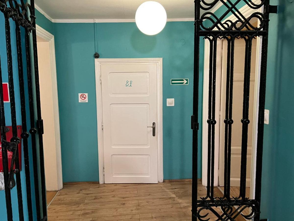 50 People Bis Apartment Краков Экстерьер фото